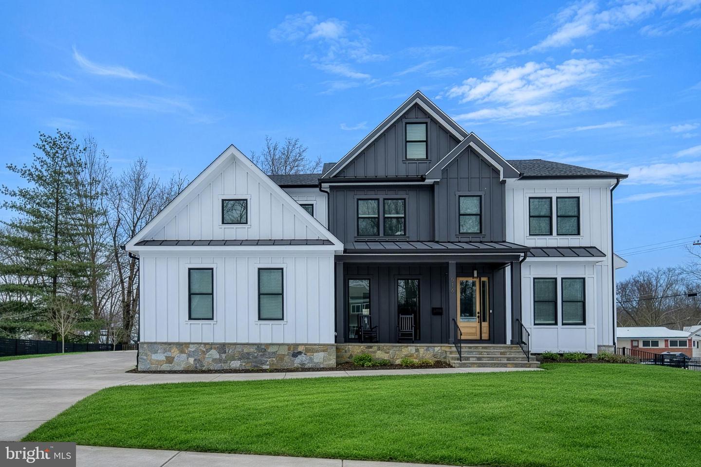 516 VALLEY DR SE, VIENNA, Virginia 22180, 6 Bedrooms Bedrooms, 23 Rooms Rooms,6 BathroomsBathrooms,Residential,For sale,516 VALLEY DR SE,VAFX2289572 MLS # VAFX2289572