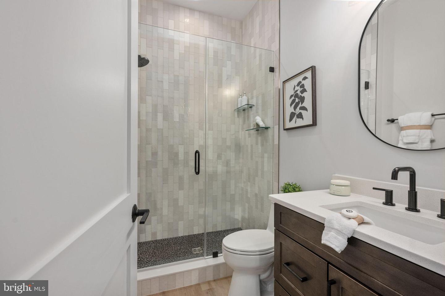 516 VALLEY DR SE, VIENNA, Virginia 22180, 6 Bedrooms Bedrooms, 23 Rooms Rooms,6 BathroomsBathrooms,Residential,For sale,516 VALLEY DR SE,VAFX2289572 MLS # VAFX2289572