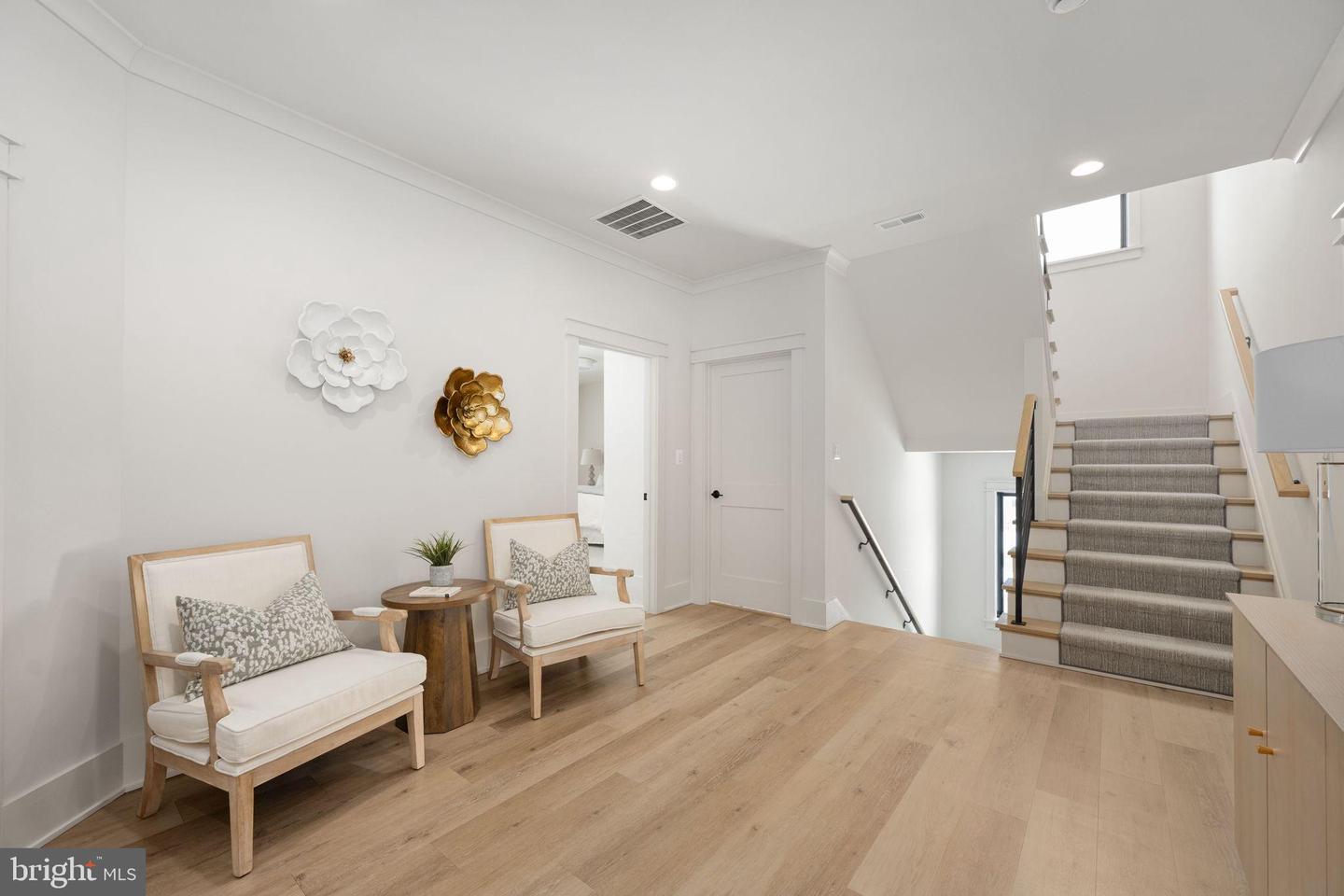 516 VALLEY DR SE, VIENNA, Virginia 22180, 6 Bedrooms Bedrooms, 23 Rooms Rooms,6 BathroomsBathrooms,Residential,For sale,516 VALLEY DR SE,VAFX2289572 MLS # VAFX2289572