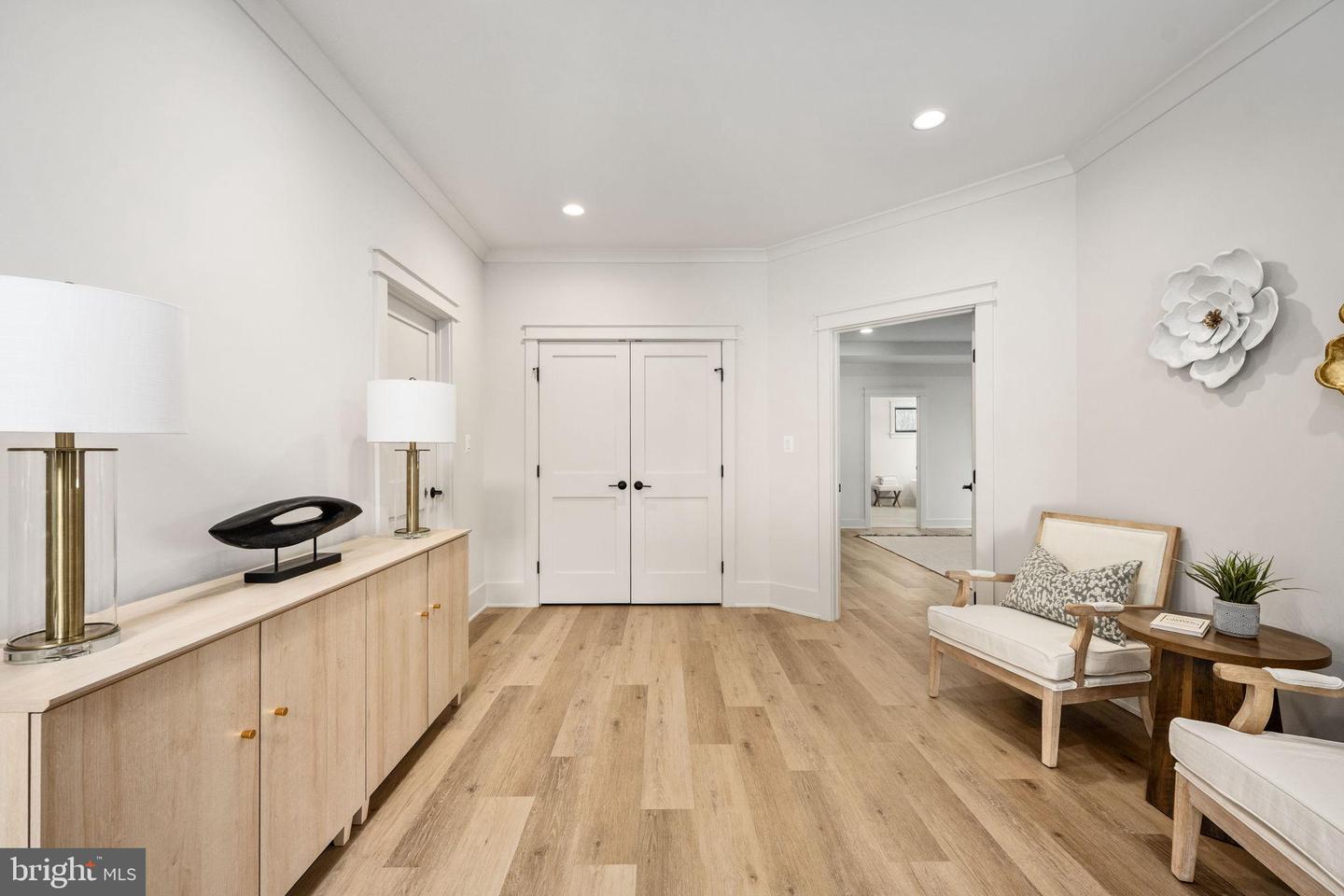 516 VALLEY DR SE, VIENNA, Virginia 22180, 6 Bedrooms Bedrooms, 23 Rooms Rooms,6 BathroomsBathrooms,Residential,For sale,516 VALLEY DR SE,VAFX2289572 MLS # VAFX2289572