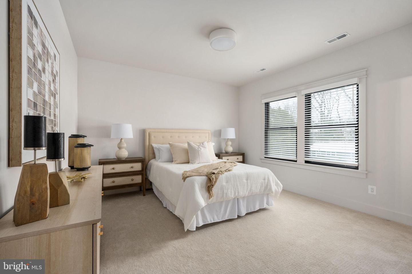 516 VALLEY DR SE, VIENNA, Virginia 22180, 6 Bedrooms Bedrooms, 23 Rooms Rooms,6 BathroomsBathrooms,Residential,For sale,516 VALLEY DR SE,VAFX2289572 MLS # VAFX2289572