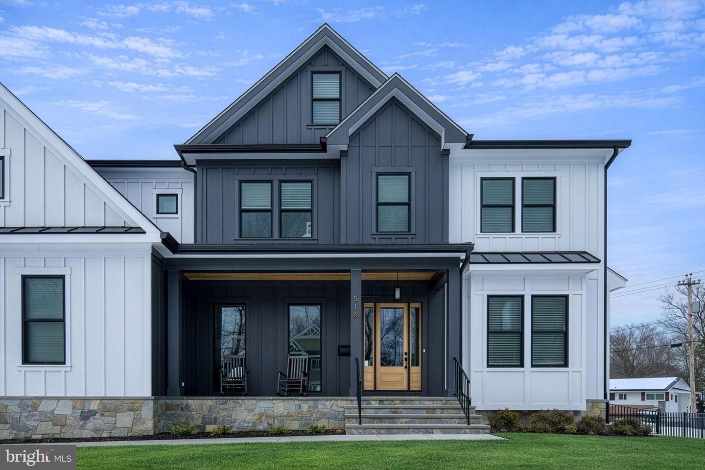 516 VALLEY DR SE, VIENNA, Virginia 22180, 6 Bedrooms Bedrooms, 23 Rooms Rooms,6 BathroomsBathrooms,Residential,For sale,516 VALLEY DR SE,VAFX2289572 MLS # VAFX2289572