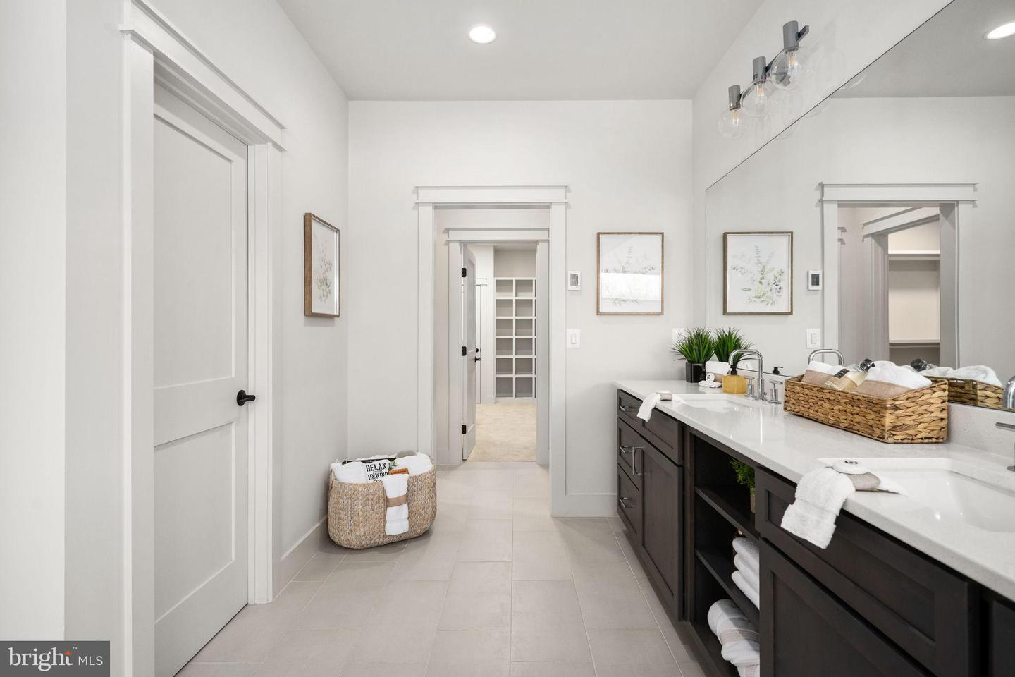 516 VALLEY DR SE, VIENNA, Virginia 22180, 6 Bedrooms Bedrooms, 23 Rooms Rooms,6 BathroomsBathrooms,Residential,For sale,516 VALLEY DR SE,VAFX2289572 MLS # VAFX2289572