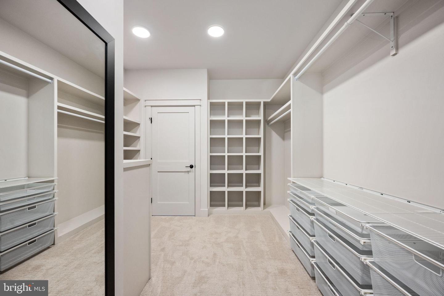 516 VALLEY DR SE, VIENNA, Virginia 22180, 6 Bedrooms Bedrooms, 23 Rooms Rooms,6 BathroomsBathrooms,Residential,For sale,516 VALLEY DR SE,VAFX2289572 MLS # VAFX2289572