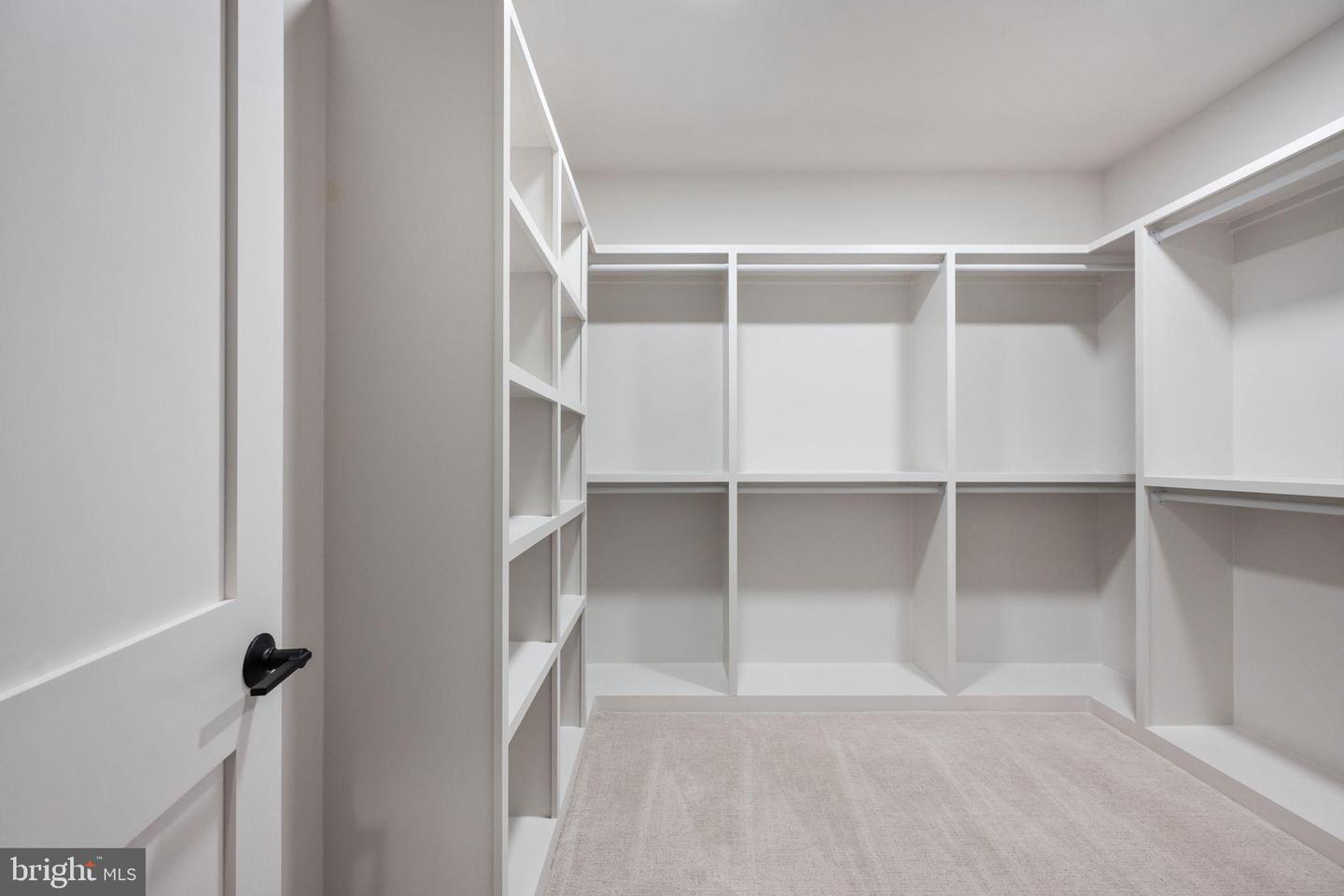 516 VALLEY DR SE, VIENNA, Virginia 22180, 6 Bedrooms Bedrooms, 23 Rooms Rooms,6 BathroomsBathrooms,Residential,For sale,516 VALLEY DR SE,VAFX2289572 MLS # VAFX2289572