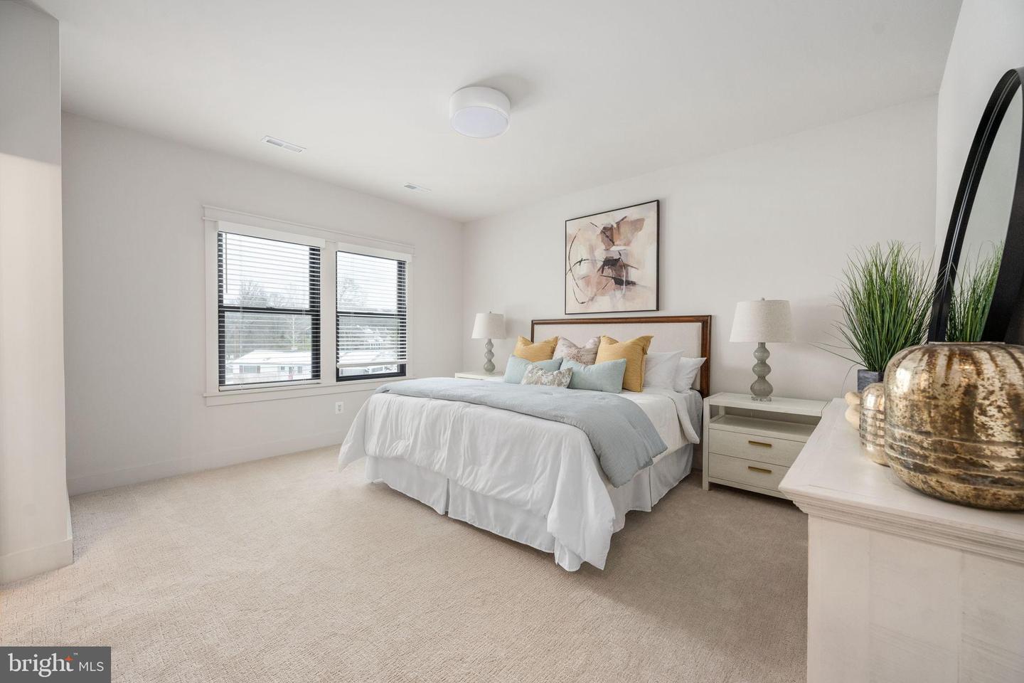 516 VALLEY DR SE, VIENNA, Virginia 22180, 6 Bedrooms Bedrooms, 23 Rooms Rooms,6 BathroomsBathrooms,Residential,For sale,516 VALLEY DR SE,VAFX2289572 MLS # VAFX2289572