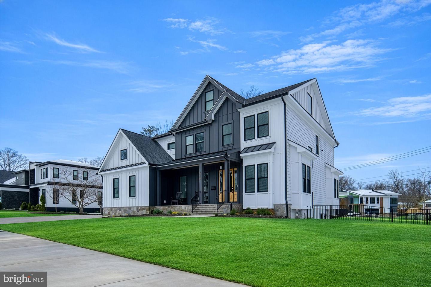 516 VALLEY DR SE, VIENNA, Virginia 22180, 6 Bedrooms Bedrooms, 23 Rooms Rooms,6 BathroomsBathrooms,Residential,For sale,516 VALLEY DR SE,VAFX2289572 MLS # VAFX2289572