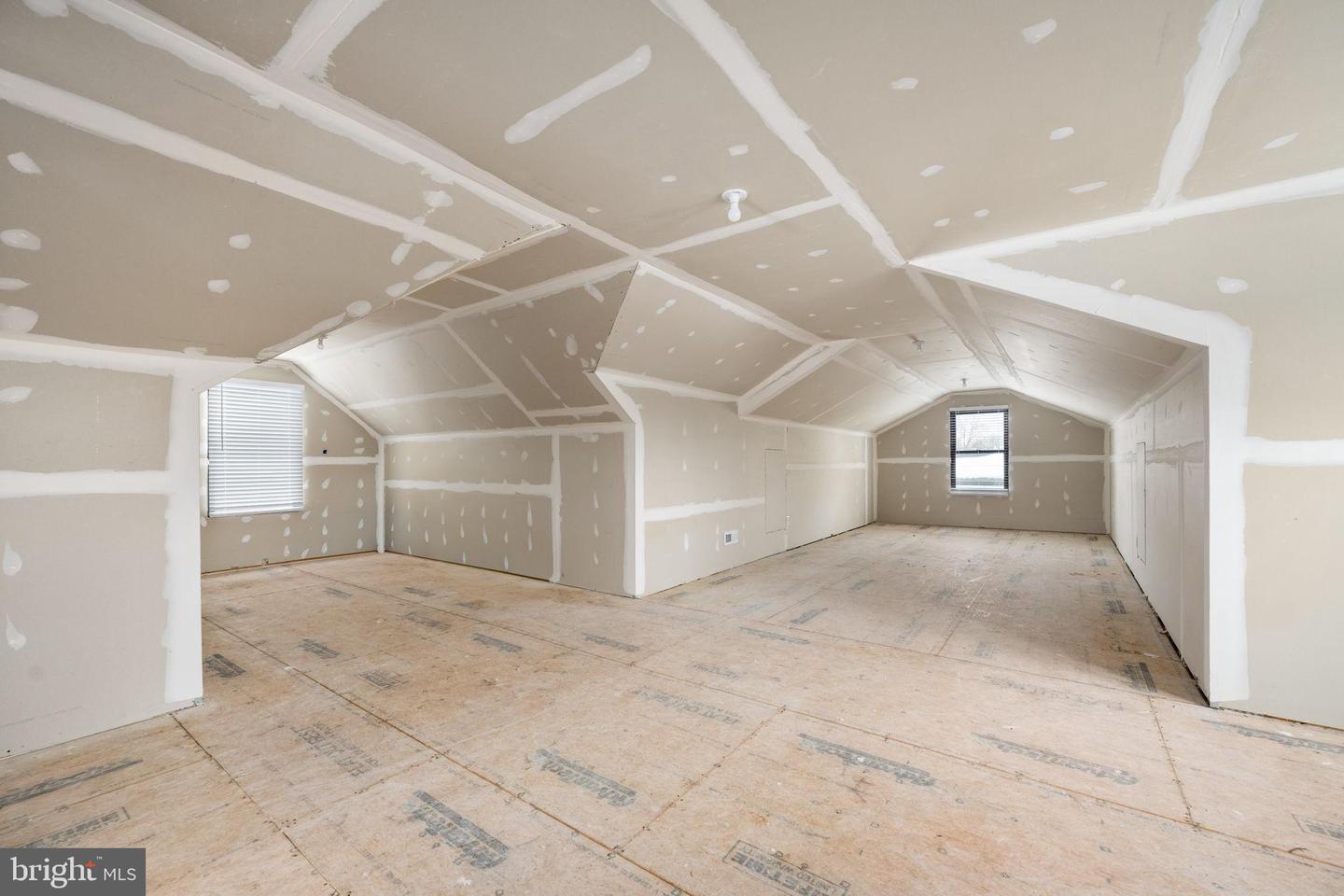 516 VALLEY DR SE, VIENNA, Virginia 22180, 6 Bedrooms Bedrooms, 23 Rooms Rooms,6 BathroomsBathrooms,Residential,For sale,516 VALLEY DR SE,VAFX2289572 MLS # VAFX2289572