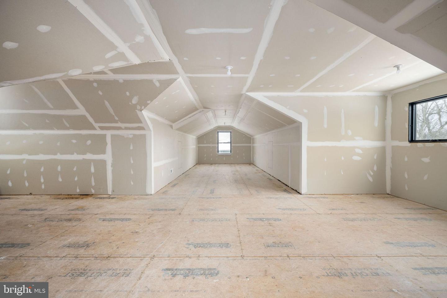 516 VALLEY DR SE, VIENNA, Virginia 22180, 6 Bedrooms Bedrooms, 23 Rooms Rooms,6 BathroomsBathrooms,Residential,For sale,516 VALLEY DR SE,VAFX2289572 MLS # VAFX2289572