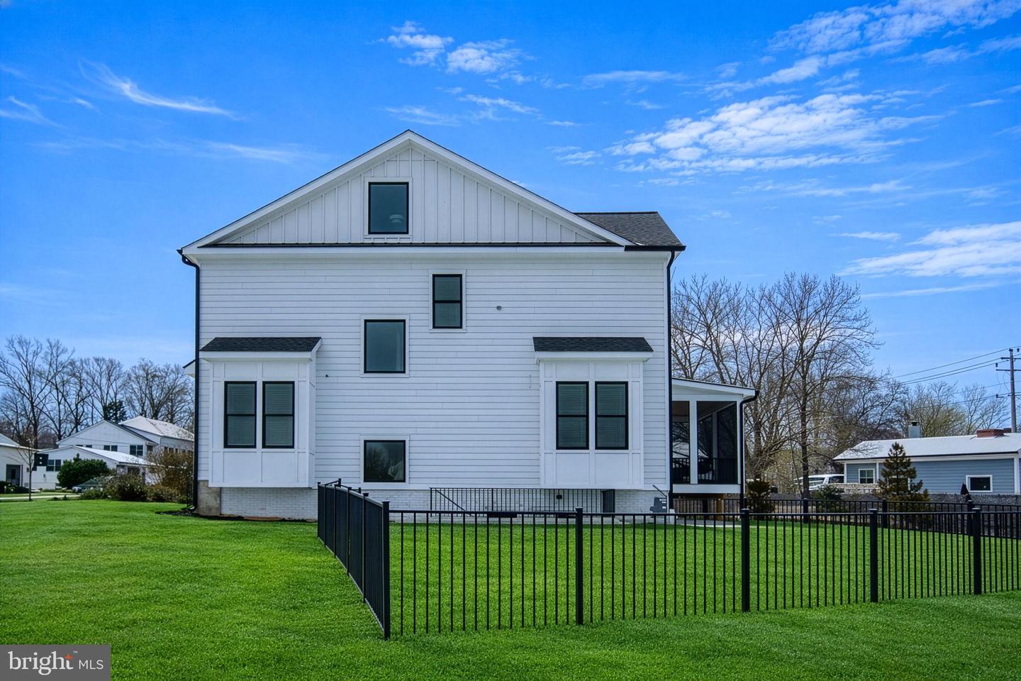 516 VALLEY DR SE, VIENNA, Virginia 22180, 6 Bedrooms Bedrooms, 23 Rooms Rooms,6 BathroomsBathrooms,Residential,For sale,516 VALLEY DR SE,VAFX2289572 MLS # VAFX2289572