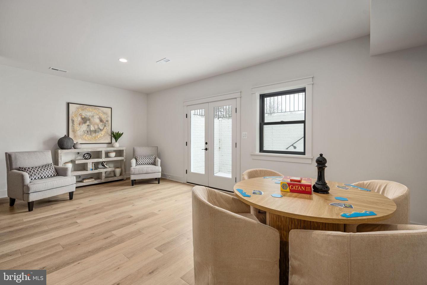 516 VALLEY DR SE, VIENNA, Virginia 22180, 6 Bedrooms Bedrooms, 23 Rooms Rooms,6 BathroomsBathrooms,Residential,For sale,516 VALLEY DR SE,VAFX2289572 MLS # VAFX2289572