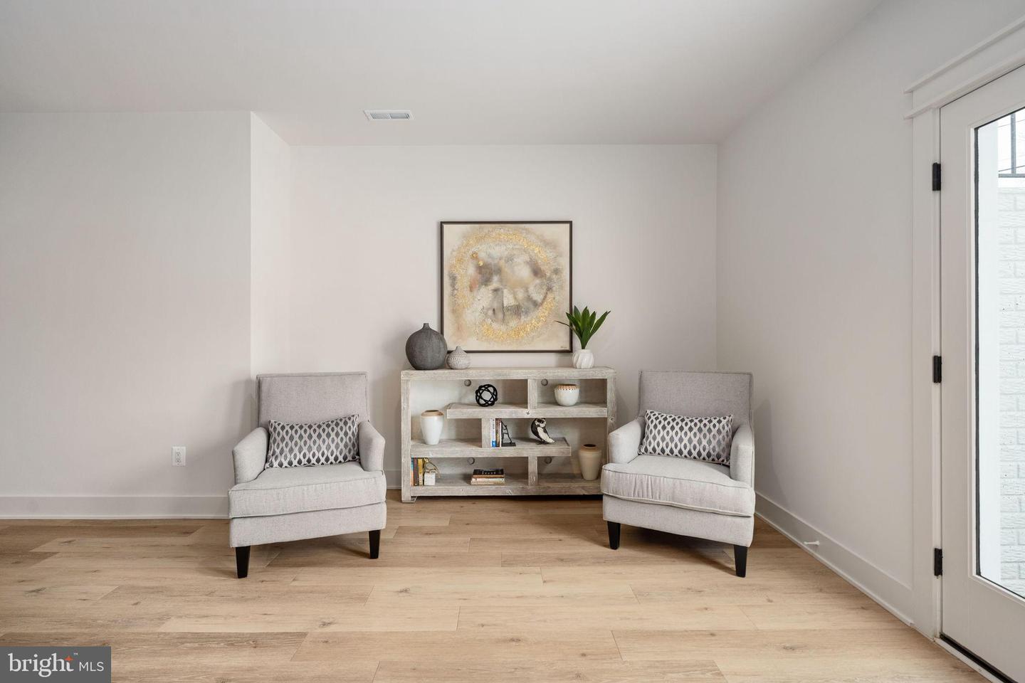 516 VALLEY DR SE, VIENNA, Virginia 22180, 6 Bedrooms Bedrooms, 23 Rooms Rooms,6 BathroomsBathrooms,Residential,For sale,516 VALLEY DR SE,VAFX2289572 MLS # VAFX2289572