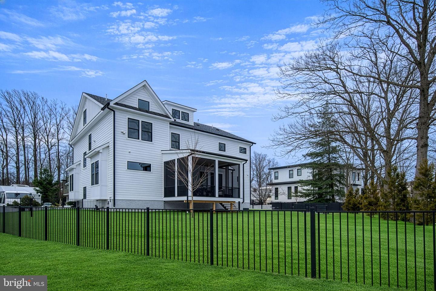 516 VALLEY DR SE, VIENNA, Virginia 22180, 6 Bedrooms Bedrooms, 23 Rooms Rooms,6 BathroomsBathrooms,Residential,For sale,516 VALLEY DR SE,VAFX2289572 MLS # VAFX2289572