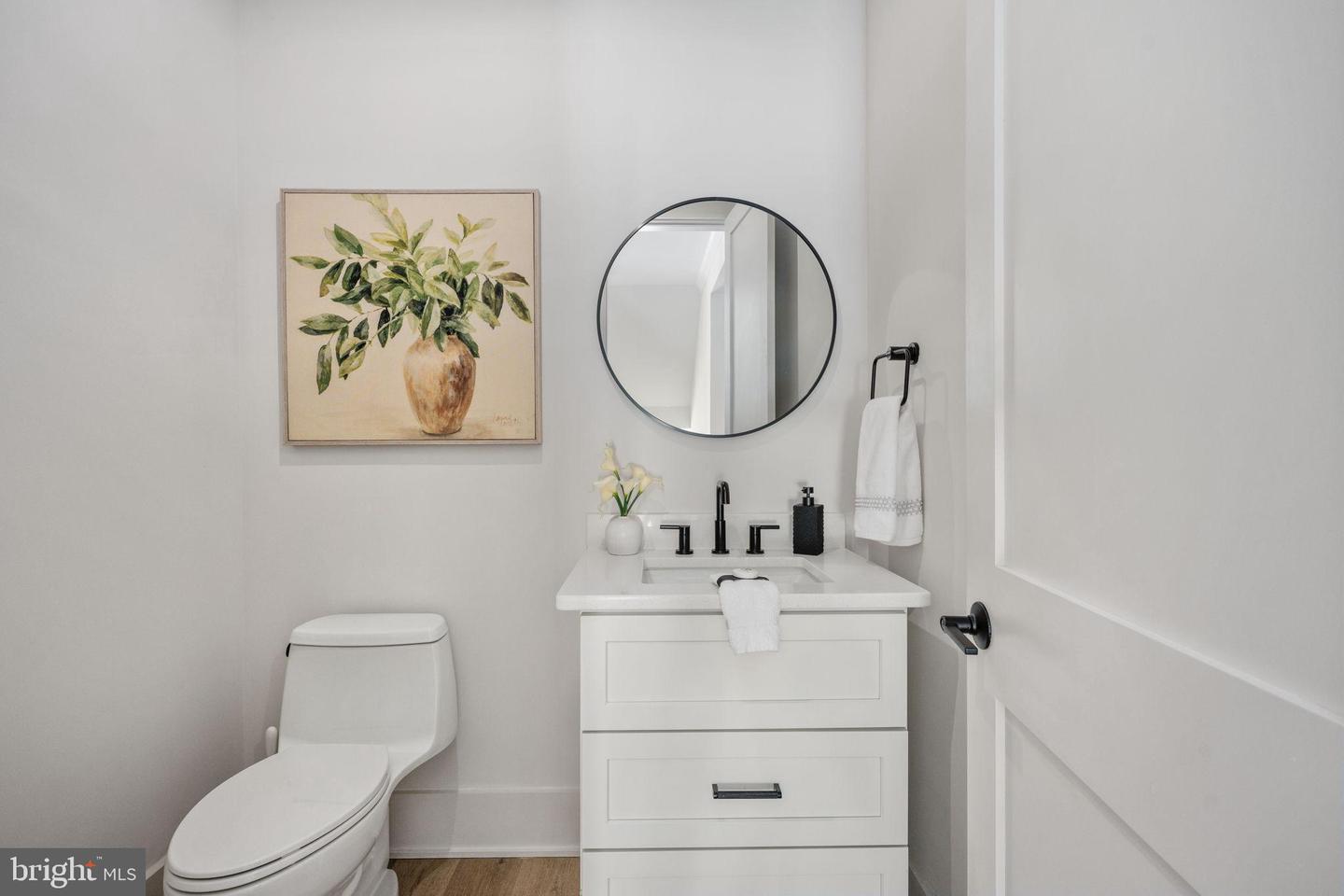 516 VALLEY DR SE, VIENNA, Virginia 22180, 6 Bedrooms Bedrooms, 23 Rooms Rooms,6 BathroomsBathrooms,Residential,For sale,516 VALLEY DR SE,VAFX2289572 MLS # VAFX2289572