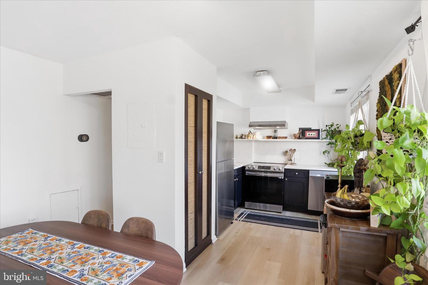 3300 S 28TH ST #404, ALEXANDRIA, Virginia 22302, 1 Bedroom Bedrooms, 4 Rooms Rooms,1 BathroomBathrooms,Residential,For sale,3300 S 28TH ST #404,VAAX2053910 MLS # VAAX2053910