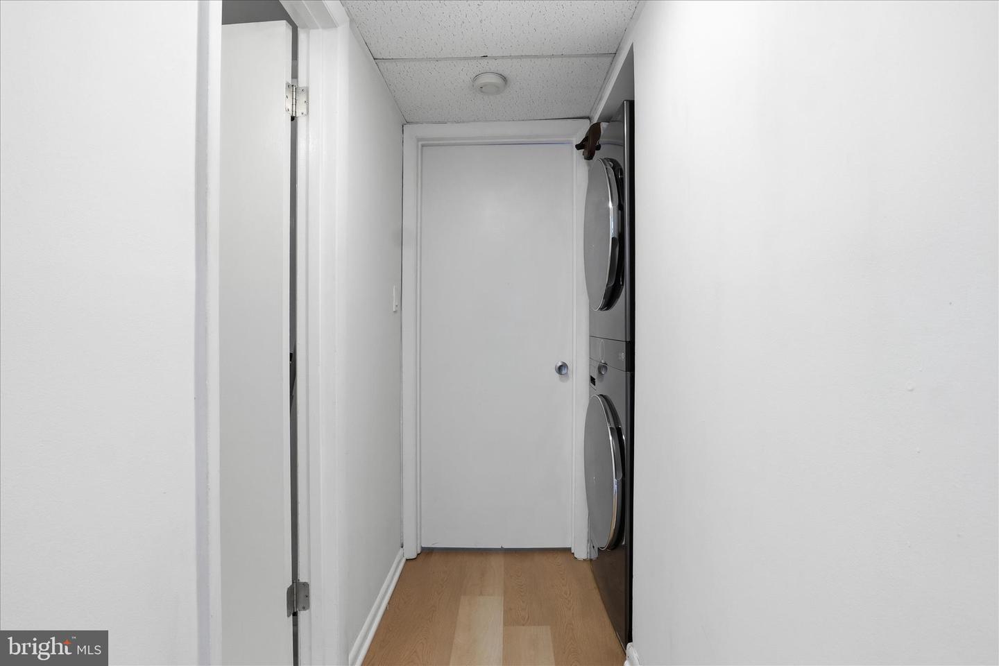 3300 S 28TH ST #404, ALEXANDRIA, Virginia 22302, 1 Bedroom Bedrooms, 4 Rooms Rooms,1 BathroomBathrooms,Residential,For sale,3300 S 28TH ST #404,VAAX2053910 MLS # VAAX2053910