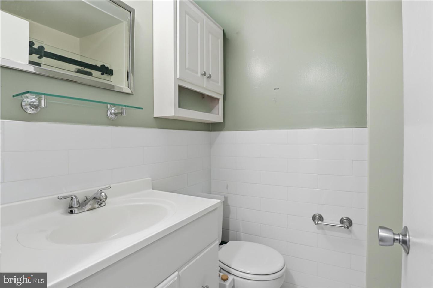 3300 S 28TH ST #404, ALEXANDRIA, Virginia 22302, 1 Bedroom Bedrooms, 4 Rooms Rooms,1 BathroomBathrooms,Residential,For sale,3300 S 28TH ST #404,VAAX2053910 MLS # VAAX2053910
