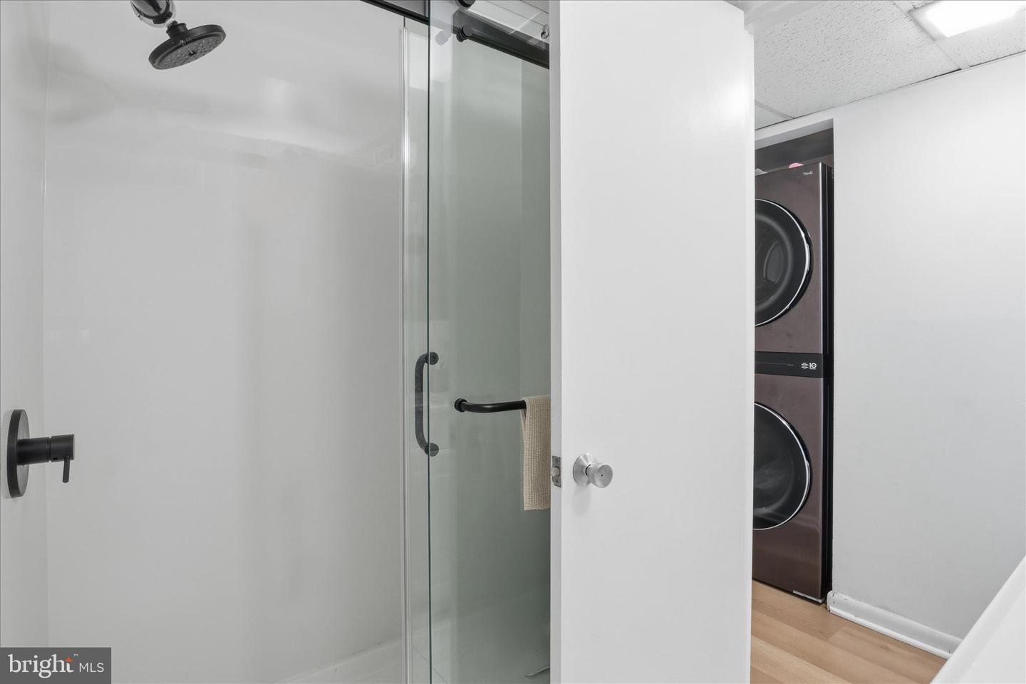 3300 S 28TH ST #404, ALEXANDRIA, Virginia 22302, 1 Bedroom Bedrooms, 4 Rooms Rooms,1 BathroomBathrooms,Residential,For sale,3300 S 28TH ST #404,VAAX2053910 MLS # VAAX2053910