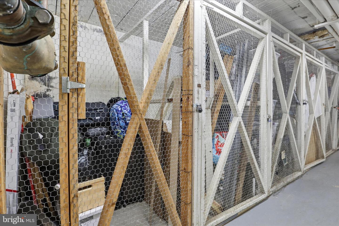 3300 S 28TH ST #404, ALEXANDRIA, Virginia 22302, 1 Bedroom Bedrooms, 4 Rooms Rooms,1 BathroomBathrooms,Residential,For sale,3300 S 28TH ST #404,VAAX2053910 MLS # VAAX2053910