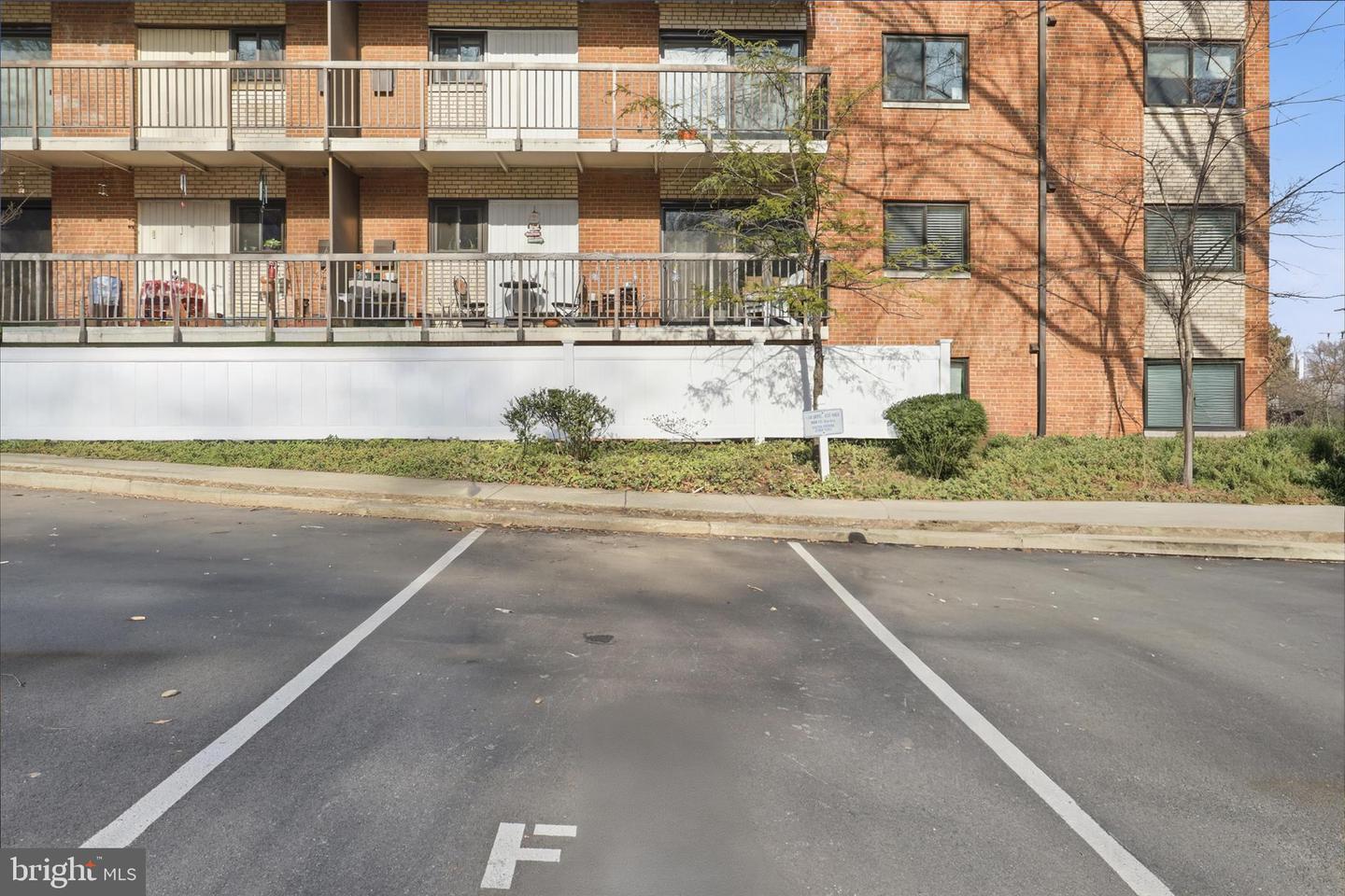 3300 S 28TH ST #404, ALEXANDRIA, Virginia 22302, 1 Bedroom Bedrooms, 4 Rooms Rooms,1 BathroomBathrooms,Residential,For sale,3300 S 28TH ST #404,VAAX2053910 MLS # VAAX2053910