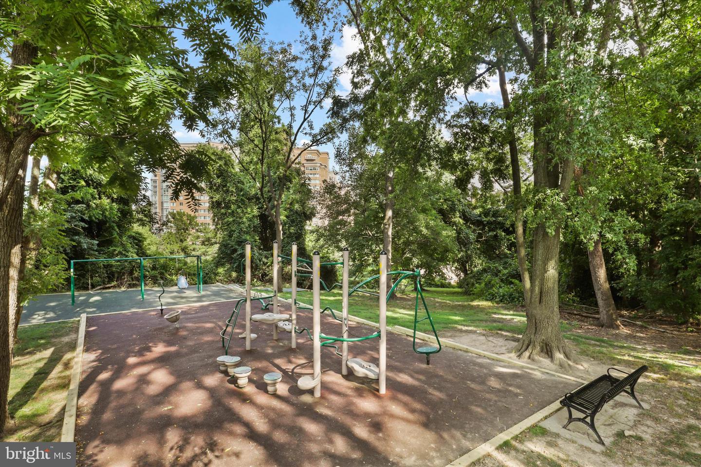 3300 S 28TH ST #404, ALEXANDRIA, Virginia 22302, 1 Bedroom Bedrooms, 4 Rooms Rooms,1 BathroomBathrooms,Residential,For sale,3300 S 28TH ST #404,VAAX2053910 MLS # VAAX2053910