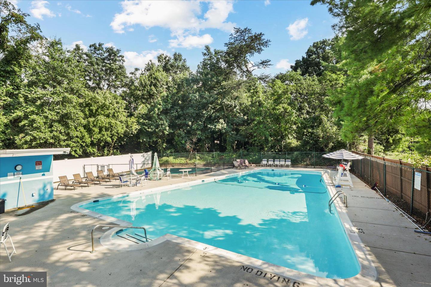 3300 S 28TH ST #404, ALEXANDRIA, Virginia 22302, 1 Bedroom Bedrooms, 4 Rooms Rooms,1 BathroomBathrooms,Residential,For sale,3300 S 28TH ST #404,VAAX2053910 MLS # VAAX2053910