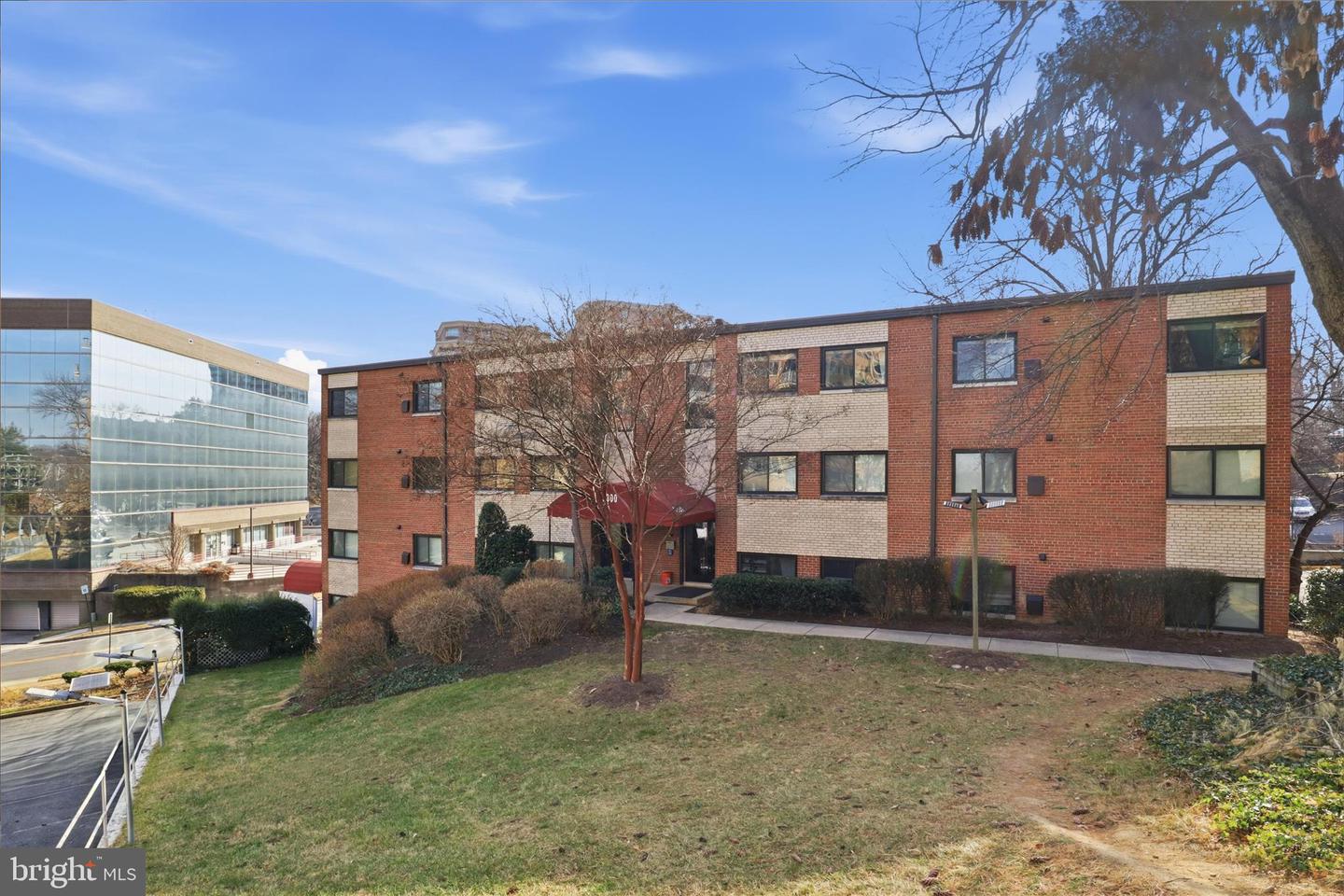 3300 S 28TH ST #404, ALEXANDRIA, Virginia 22302, 1 Bedroom Bedrooms, 4 Rooms Rooms,1 BathroomBathrooms,Residential,For sale,3300 S 28TH ST #404,VAAX2053910 MLS # VAAX2053910
