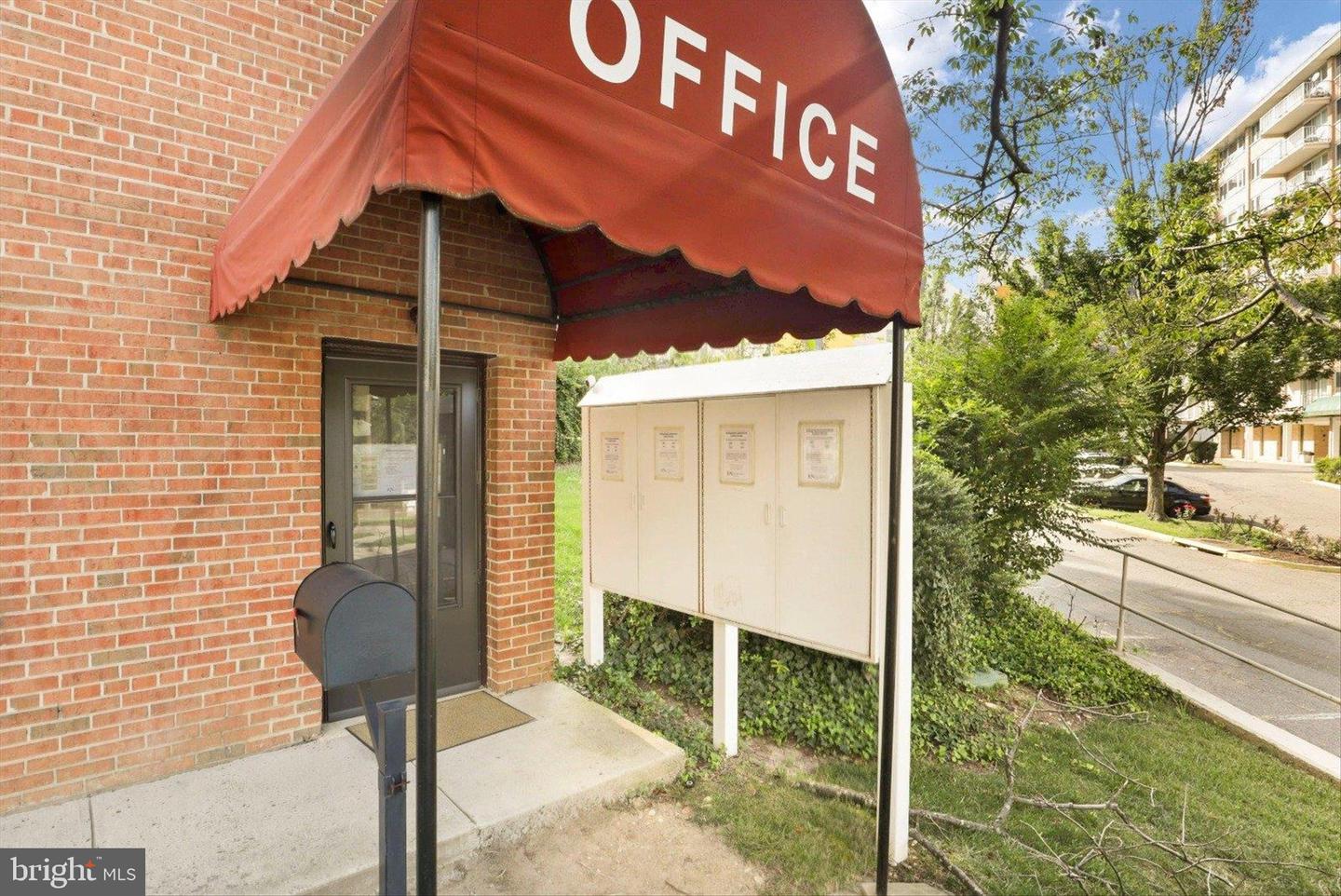 3300 S 28TH ST #404, ALEXANDRIA, Virginia 22302, 1 Bedroom Bedrooms, 4 Rooms Rooms,1 BathroomBathrooms,Residential,For sale,3300 S 28TH ST #404,VAAX2053910 MLS # VAAX2053910