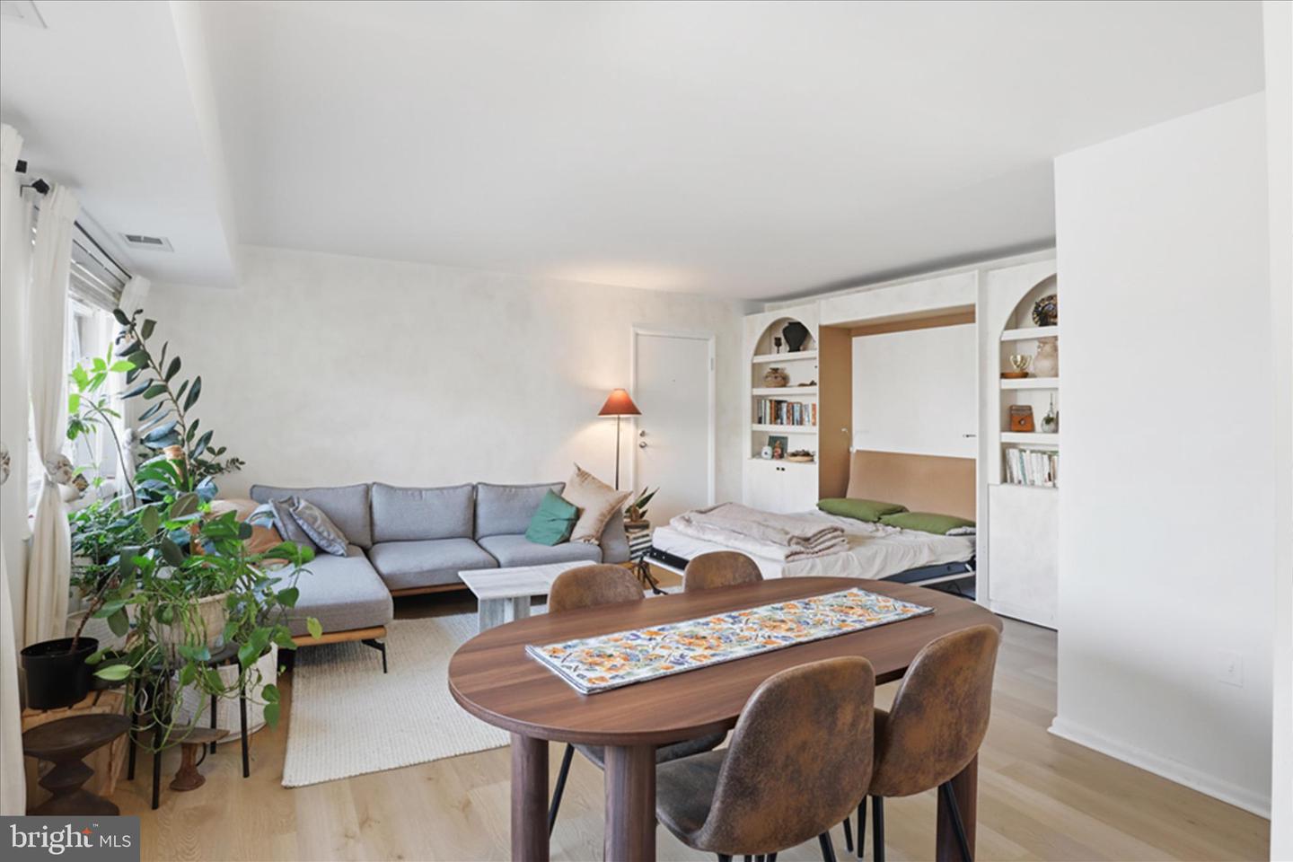 3300 S 28TH ST #404, ALEXANDRIA, Virginia 22302, 1 Bedroom Bedrooms, 4 Rooms Rooms,1 BathroomBathrooms,Residential,For sale,3300 S 28TH ST #404,VAAX2053910 MLS # VAAX2053910