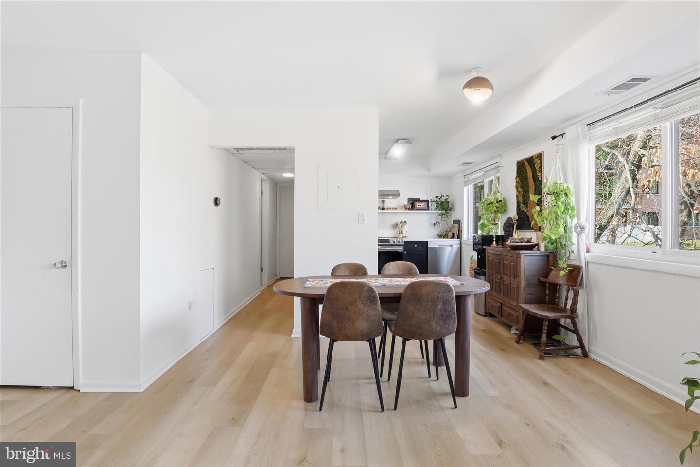 3300 S 28TH ST #404, ALEXANDRIA, Virginia 22302, 1 Bedroom Bedrooms, 4 Rooms Rooms,1 BathroomBathrooms,Residential,For sale,3300 S 28TH ST #404,VAAX2053910 MLS # VAAX2053910