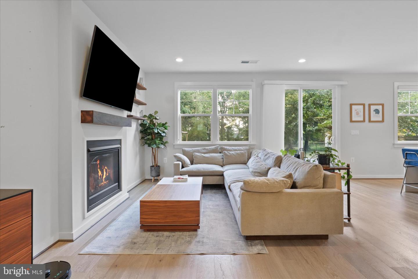 6625 OAK DR, ALEXANDRIA, Virginia 22306, 4 Bedrooms Bedrooms, ,3 BathroomsBathrooms,Residential,For sale,6625 OAK DR,VAFX2289604 MLS # VAFX2289604