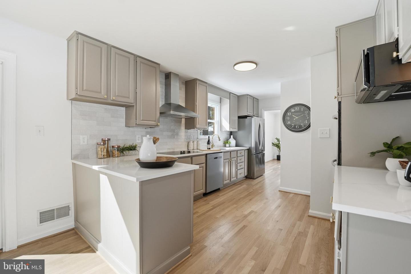 6802 SYDENSTRICKER RD, SPRINGFIELD, Virginia 22152, 4 Bedrooms Bedrooms, ,3 BathroomsBathrooms,Residential,For sale,6802 SYDENSTRICKER RD,VAFX2289616 MLS # VAFX2289616