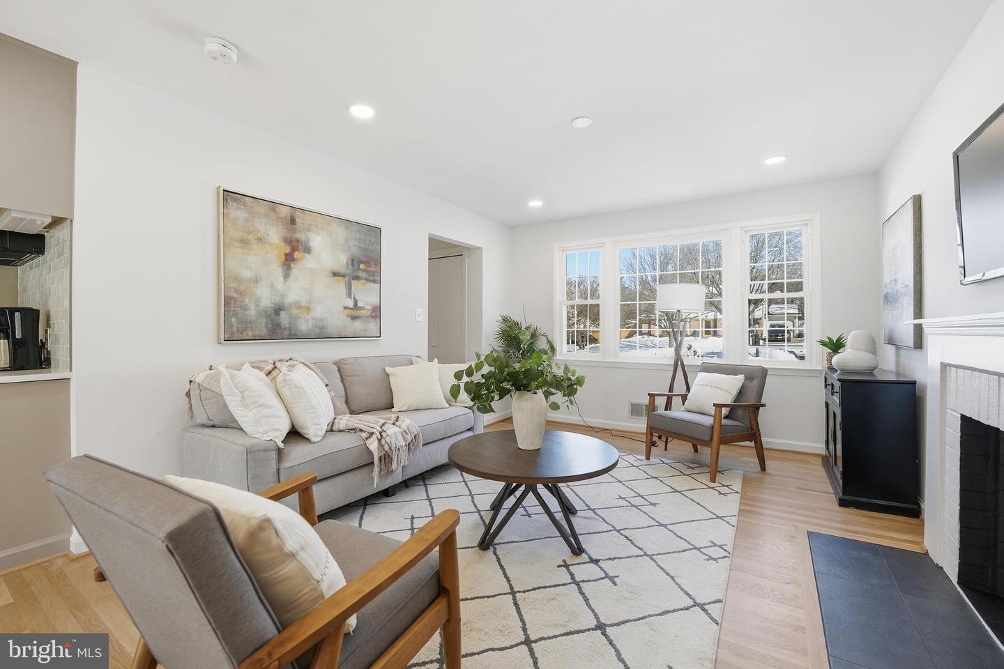 6802 SYDENSTRICKER RD, SPRINGFIELD, Virginia 22152, 4 Bedrooms Bedrooms, ,3 BathroomsBathrooms,Residential,For sale,6802 SYDENSTRICKER RD,VAFX2289616 MLS # VAFX2289616