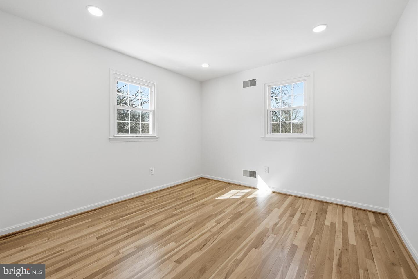 6802 SYDENSTRICKER RD, SPRINGFIELD, Virginia 22152, 4 Bedrooms Bedrooms, ,3 BathroomsBathrooms,Residential,For sale,6802 SYDENSTRICKER RD,VAFX2289616 MLS # VAFX2289616