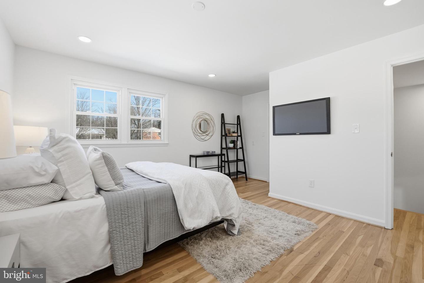 6802 SYDENSTRICKER RD, SPRINGFIELD, Virginia 22152, 4 Bedrooms Bedrooms, ,3 BathroomsBathrooms,Residential,For sale,6802 SYDENSTRICKER RD,VAFX2289616 MLS # VAFX2289616