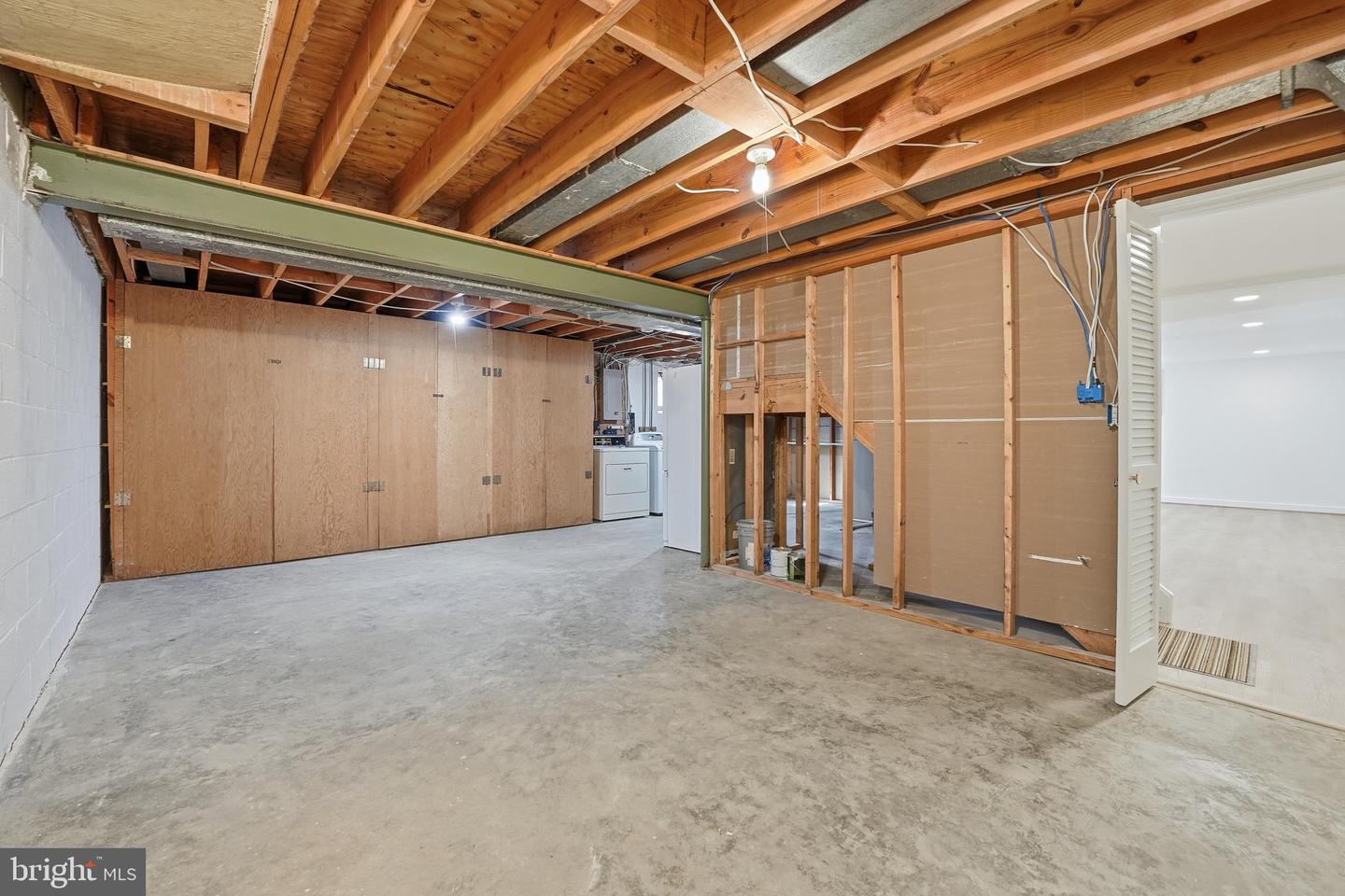 6802 SYDENSTRICKER RD, SPRINGFIELD, Virginia 22152, 4 Bedrooms Bedrooms, ,3 BathroomsBathrooms,Residential,For sale,6802 SYDENSTRICKER RD,VAFX2289616 MLS # VAFX2289616