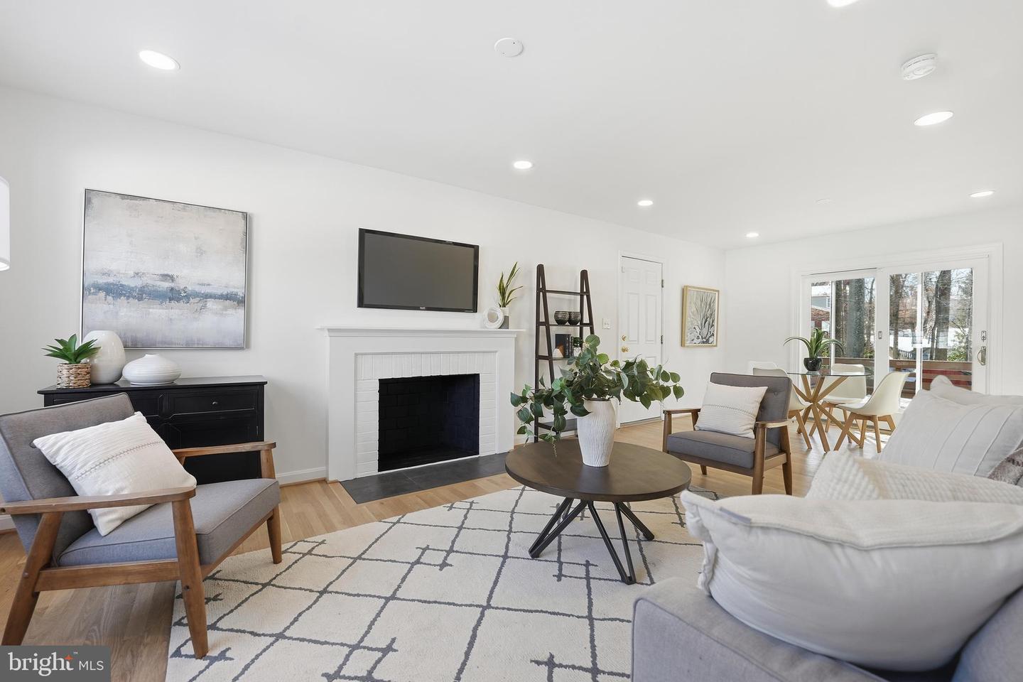 6802 SYDENSTRICKER RD, SPRINGFIELD, Virginia 22152, 4 Bedrooms Bedrooms, ,3 BathroomsBathrooms,Residential,For sale,6802 SYDENSTRICKER RD,VAFX2289616 MLS # VAFX2289616