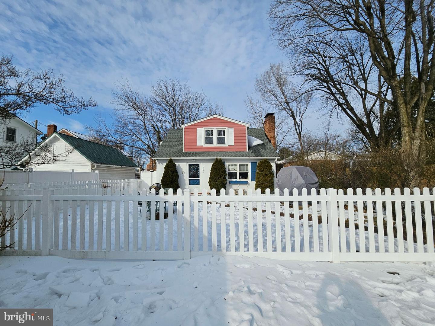 407 VAN FOSSEN ST, WINCHESTER, Virginia 22601, 2 Bedrooms Bedrooms, ,1 BathroomBathrooms,Residential,For sale,407 VAN FOSSEN ST,VAWI2009922 MLS # VAWI2009922