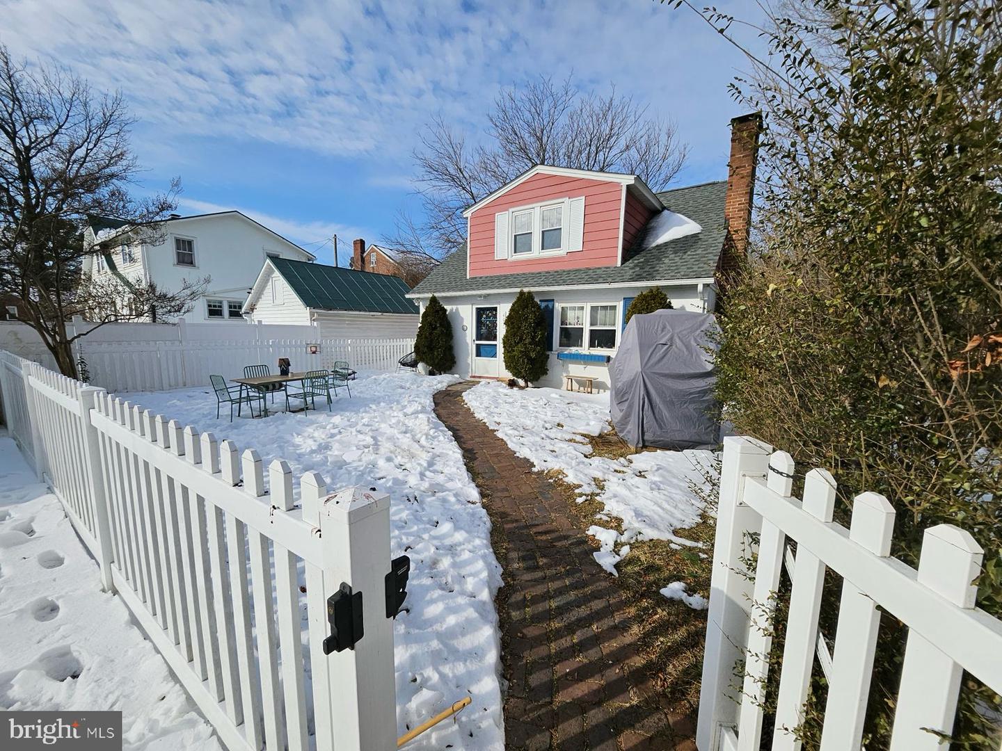 407 VAN FOSSEN ST, WINCHESTER, Virginia 22601, 2 Bedrooms Bedrooms, ,1 BathroomBathrooms,Residential,For sale,407 VAN FOSSEN ST,VAWI2009922 MLS # VAWI2009922