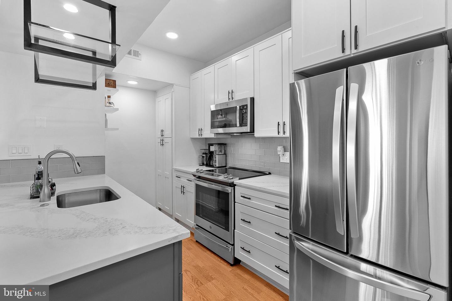 3916 PENDERVIEW DR #428, FAIRFAX, Virginia 22033, 2 Bedrooms Bedrooms, ,2 BathroomsBathrooms,Residential,For sale,3916 PENDERVIEW DR #428,VAFX2290062 MLS # VAFX2290062