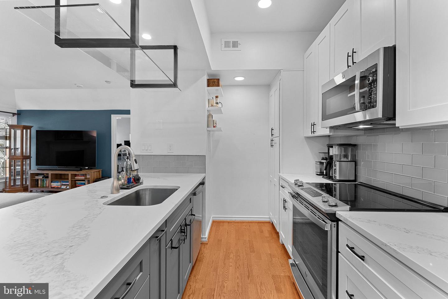 3916 PENDERVIEW DR #428, FAIRFAX, Virginia 22033, 2 Bedrooms Bedrooms, ,2 BathroomsBathrooms,Residential,For sale,3916 PENDERVIEW DR #428,VAFX2290062 MLS # VAFX2290062