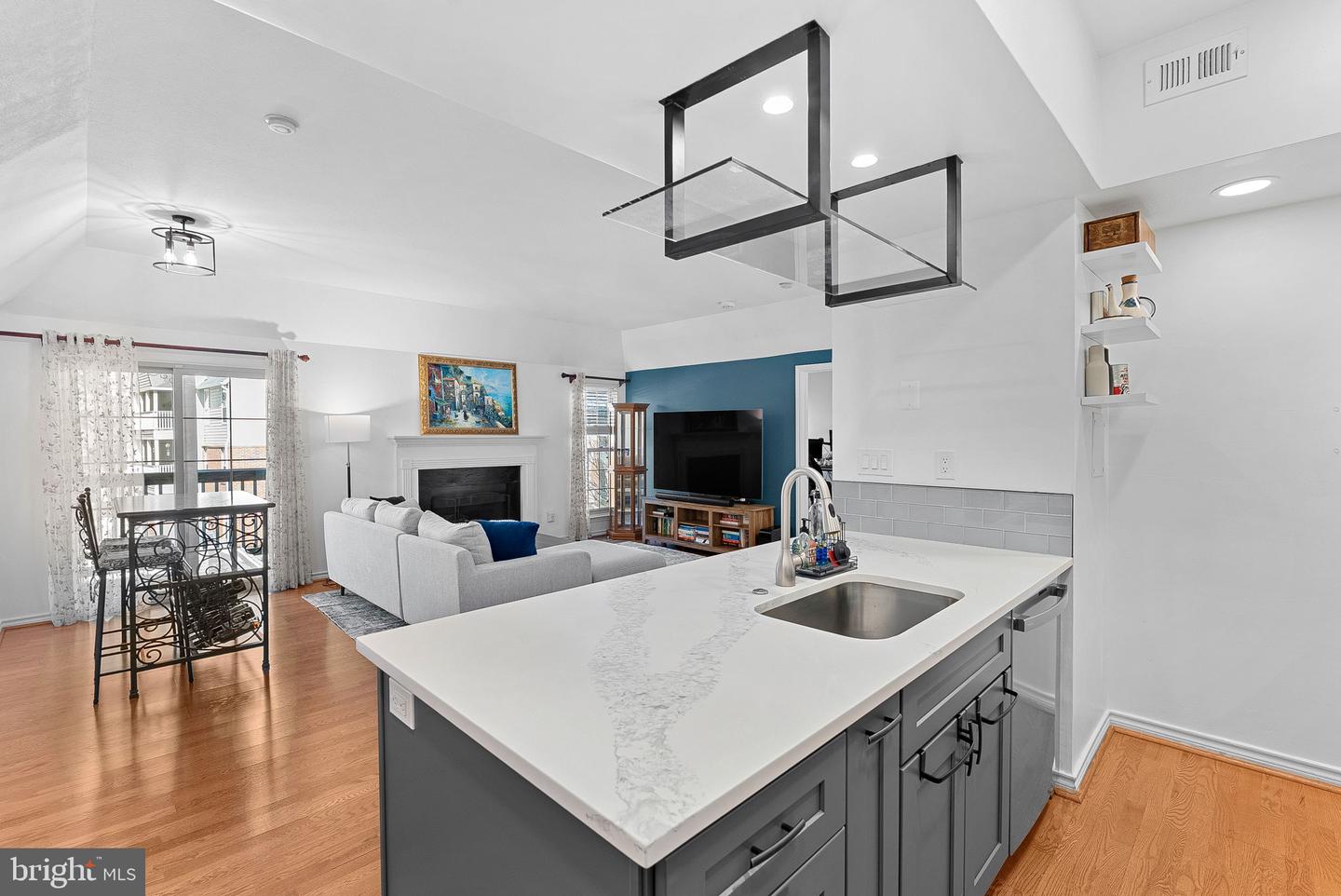 3916 PENDERVIEW DR #428, FAIRFAX, Virginia 22033, 2 Bedrooms Bedrooms, ,2 BathroomsBathrooms,Residential,For sale,3916 PENDERVIEW DR #428,VAFX2290062 MLS # VAFX2290062