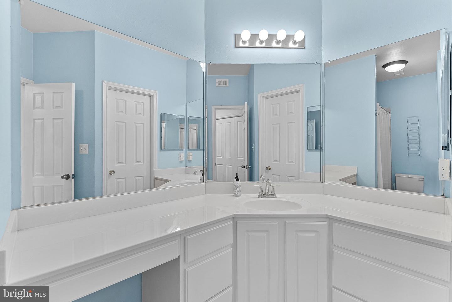 3916 PENDERVIEW DR #428, FAIRFAX, Virginia 22033, 2 Bedrooms Bedrooms, ,2 BathroomsBathrooms,Residential,For sale,3916 PENDERVIEW DR #428,VAFX2290062 MLS # VAFX2290062