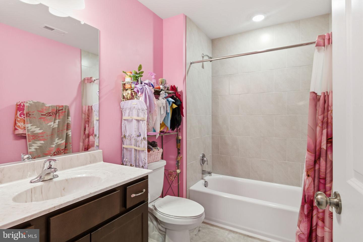 616 S POES RD, AMISSVILLE, Virginia 20106, 4 Bedrooms Bedrooms, ,4 BathroomsBathrooms,Residential,For sale,616 S POES RD,VARP2002472 MLS # VARP2002472