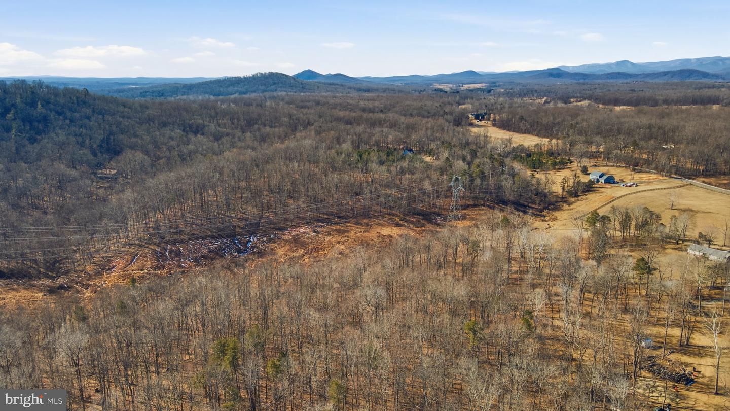 616 S POES RD, AMISSVILLE, Virginia 20106, 4 Bedrooms Bedrooms, ,4 BathroomsBathrooms,Residential,For sale,616 S POES RD,VARP2002472 MLS # VARP2002472