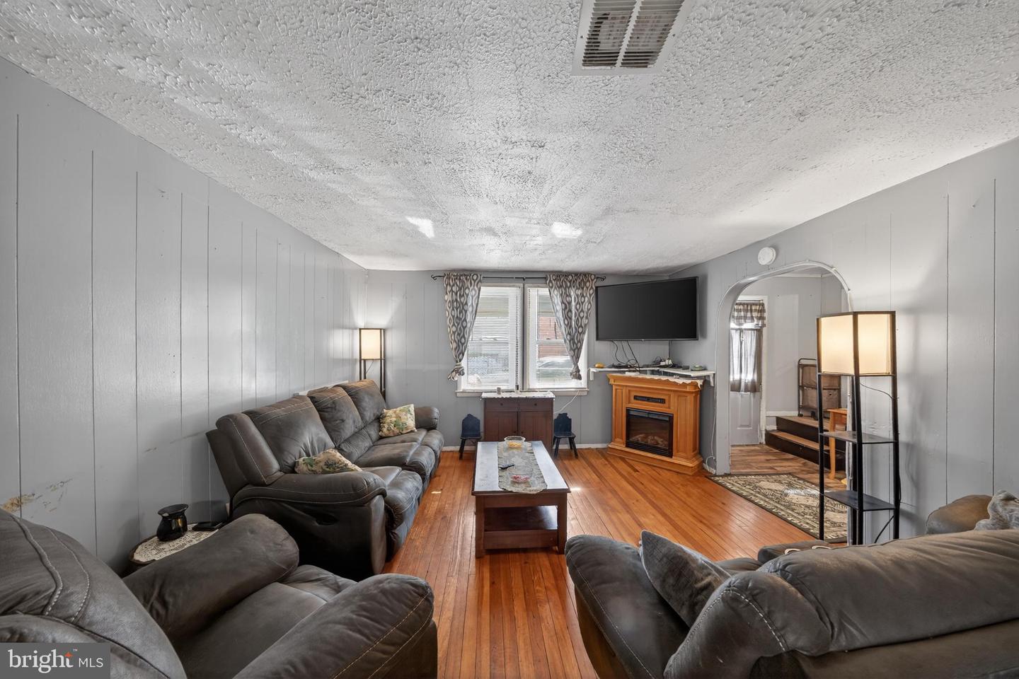 376 CHARLES ST, WINCHESTER, Virginia 22601, 3 Bedrooms Bedrooms, 4 Rooms Rooms,1 BathroomBathrooms,Residential,For sale,376 CHARLES ST,VAWI2009942 MLS # VAWI2009942