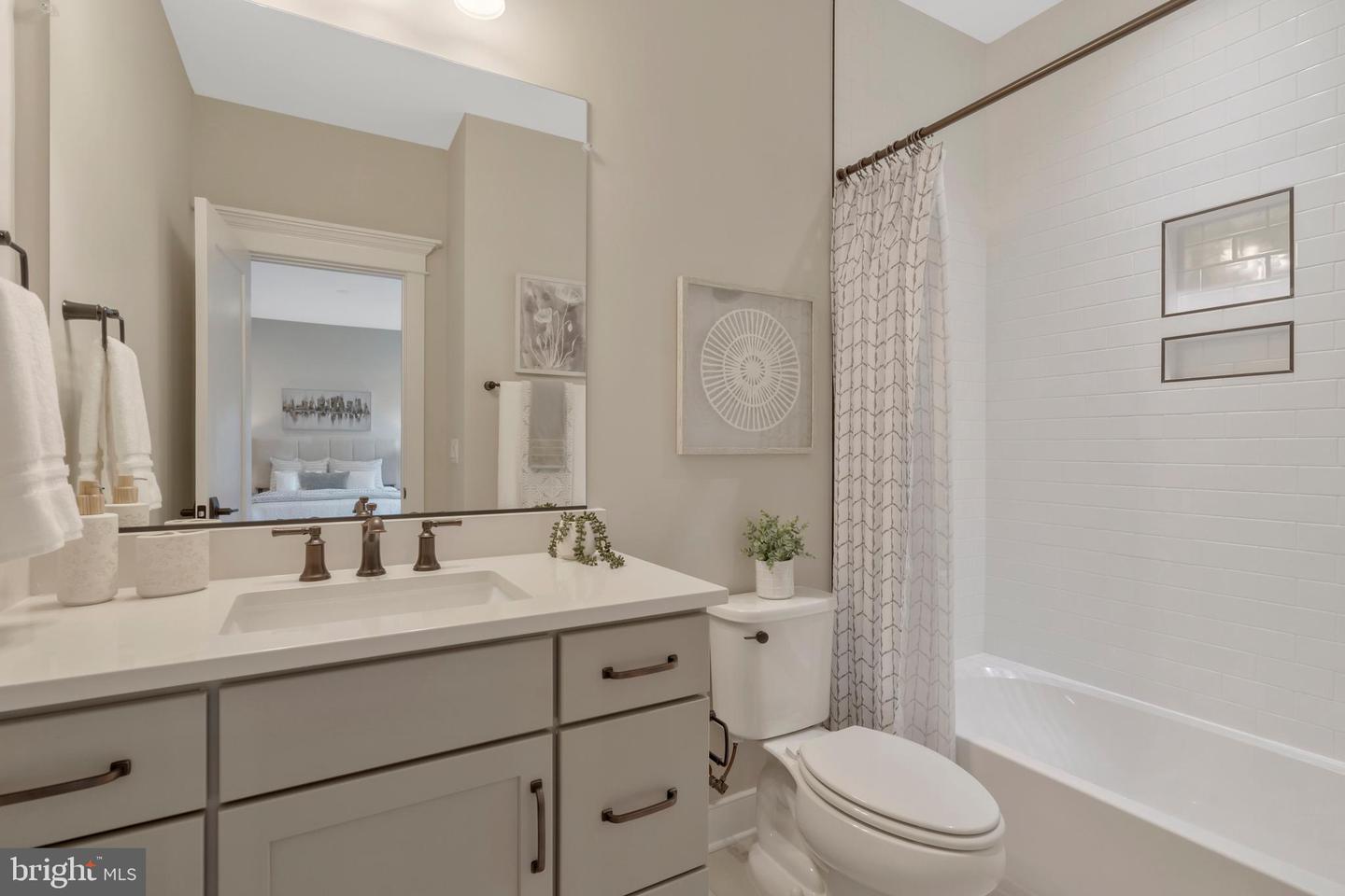 16020 KEYMER HILL CT, HAMILTON, Virginia 20158, 4 Bedrooms Bedrooms, ,4 BathroomsBathrooms,Residential,For sale,16020 KEYMER HILL CT,VALO2115610 MLS # VALO2115610