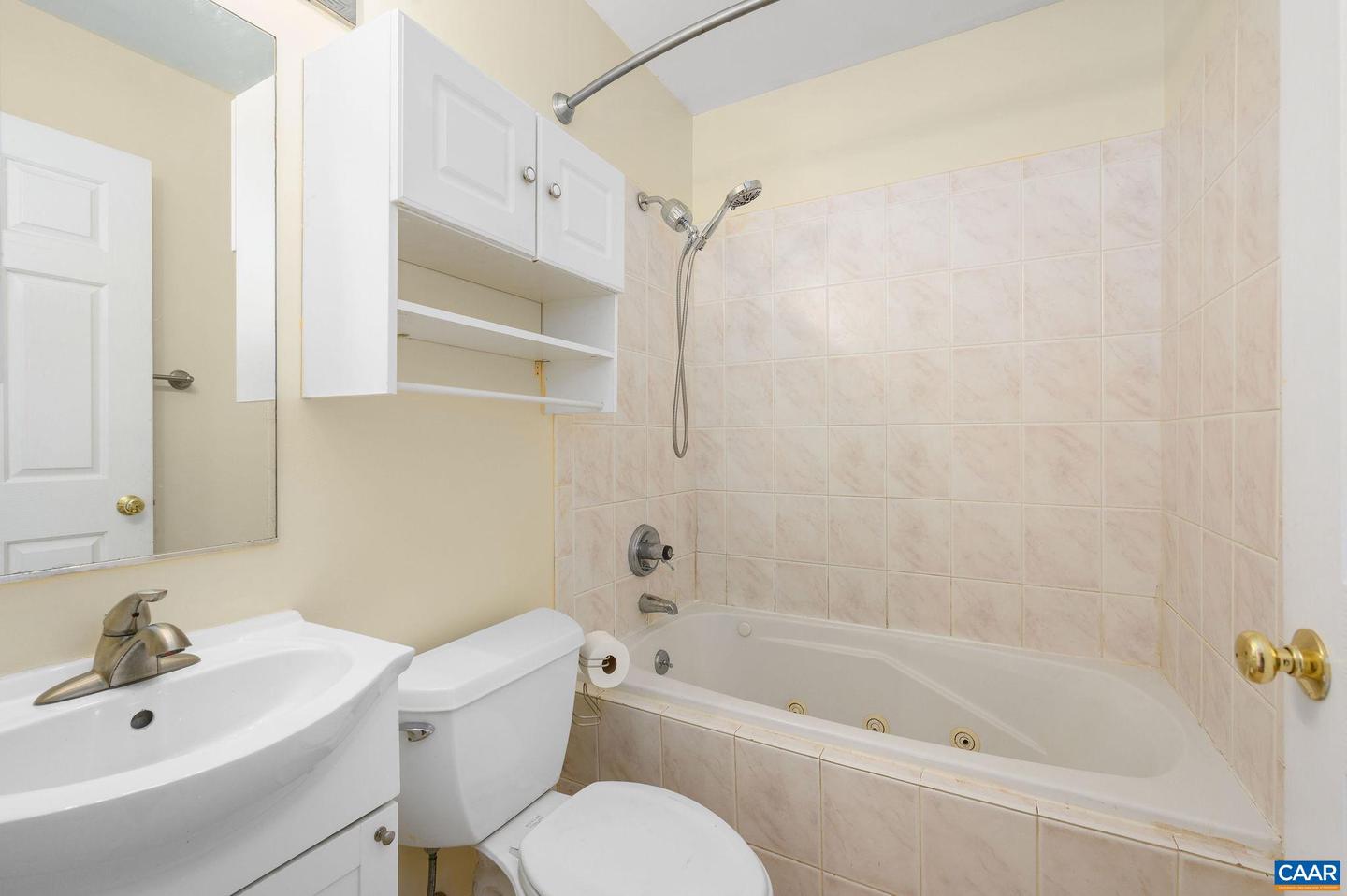 960 DEVON SPRING CT, CHARLOTTESVILLE, Virginia 22903, 3 Bedrooms Bedrooms, ,2 BathroomsBathrooms,Residential,For sale,960 DEVON SPRING CT,673166 MLS # 673166