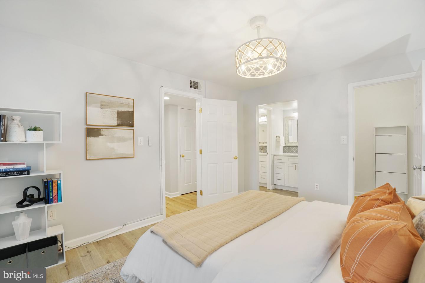 2929 S WOODSTOCK ST #A, ARLINGTON, Virginia 22206, 2 Bedrooms Bedrooms, ,1 BathroomBathrooms,Residential,For sale,2929 S WOODSTOCK ST #A,VAAR2068650 MLS # VAAR2068650