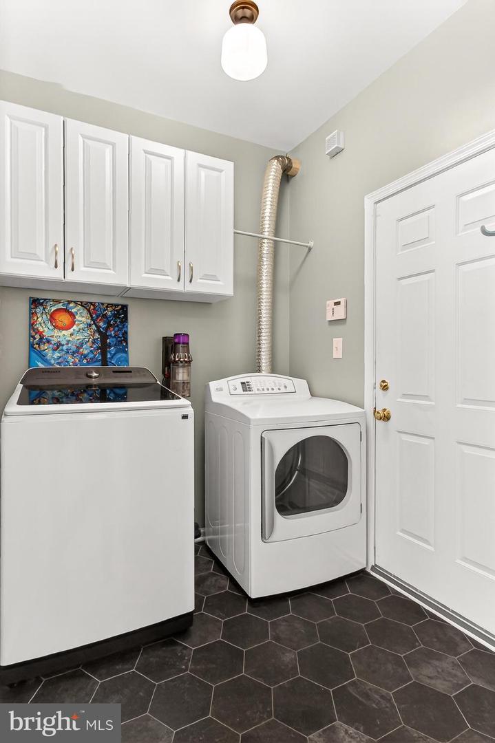 20075 MUIRFIELD VILLAGE CT, ASHBURN, Virginia 20147, 4 Bedrooms Bedrooms, 15 Rooms Rooms,3 BathroomsBathrooms,Residential,For sale,20075 MUIRFIELD VILLAGE CT,VALO2115534 MLS # VALO2115534